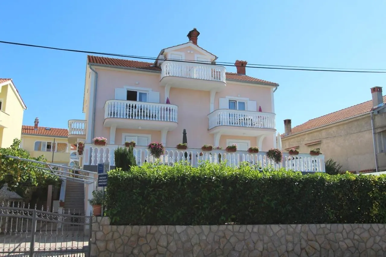 Guest house Apartments Ravlic Malinska
