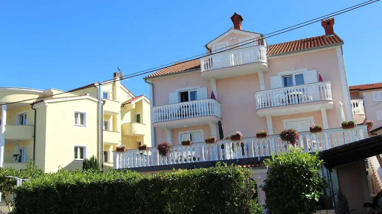 Guest house Apartments Ravlic Malinska