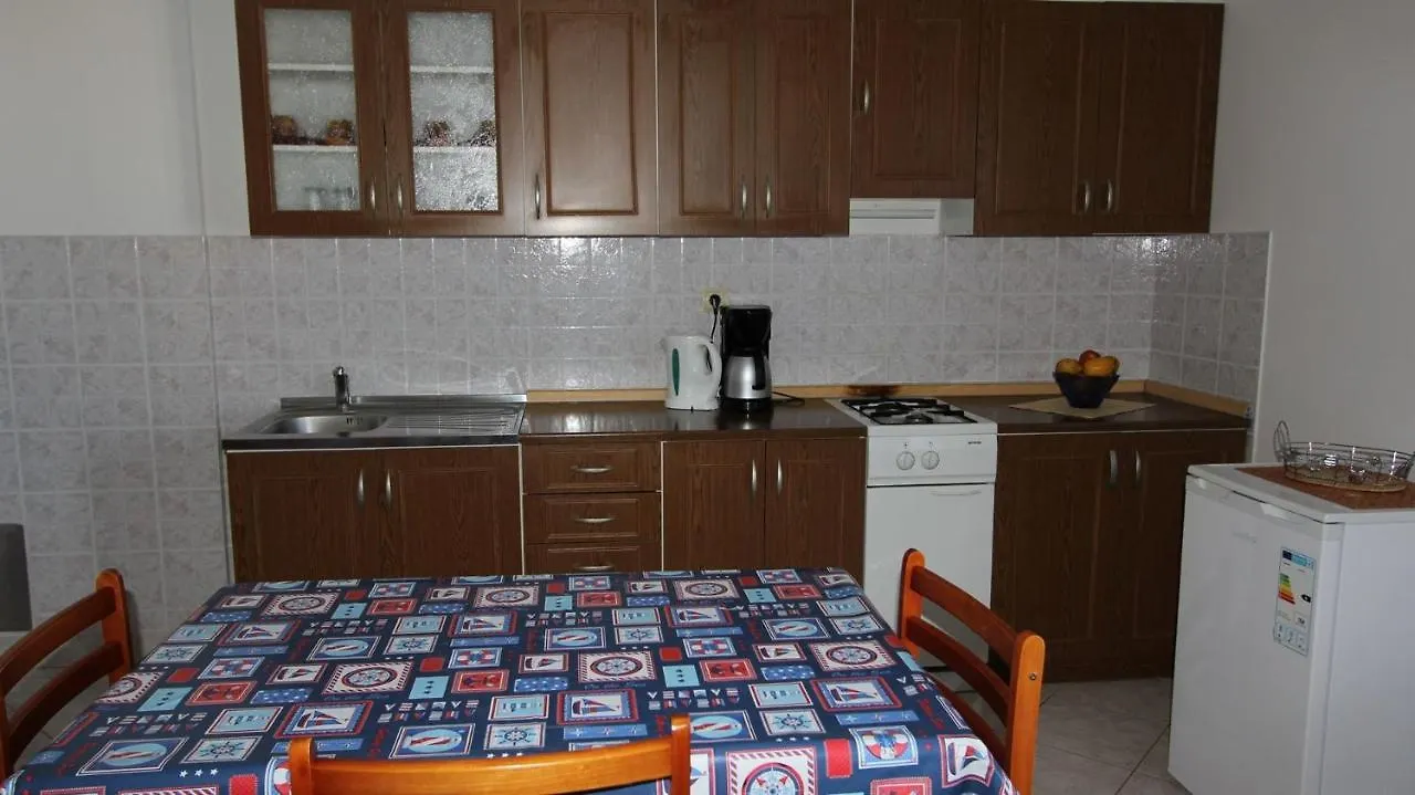 Guest house Apartments Ravlic Malinska