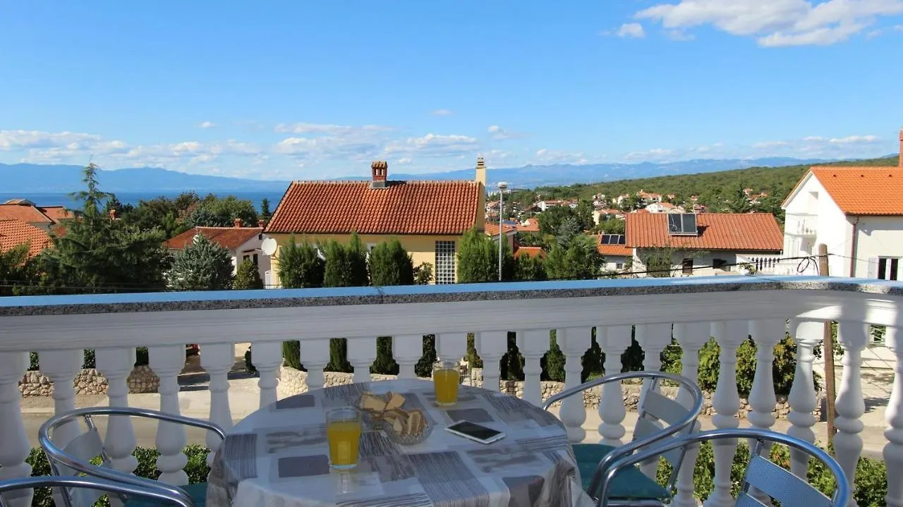 Apartments Ravlic Malinska Guest house