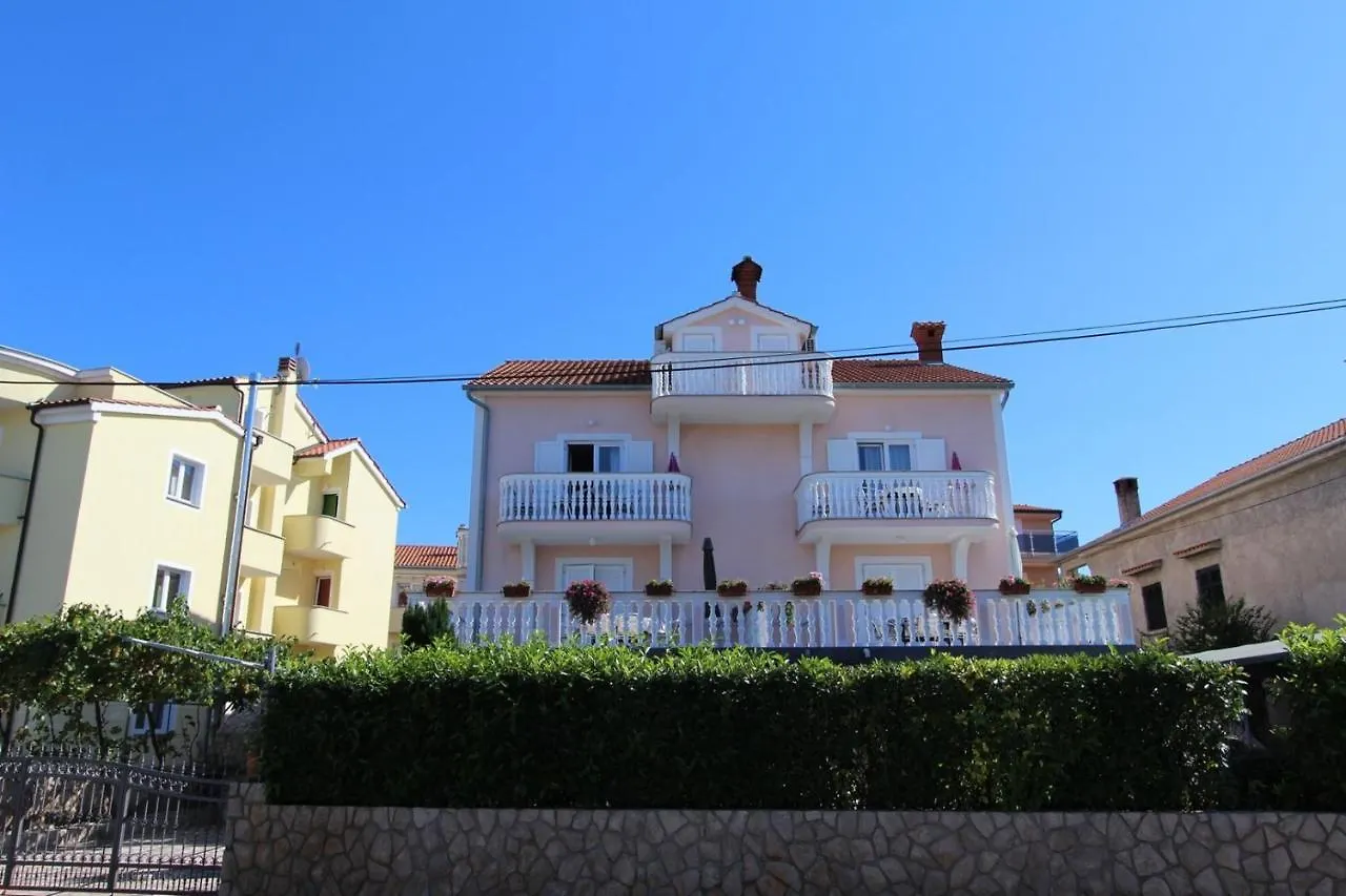 Apartments Ravlic Malinska Guest house