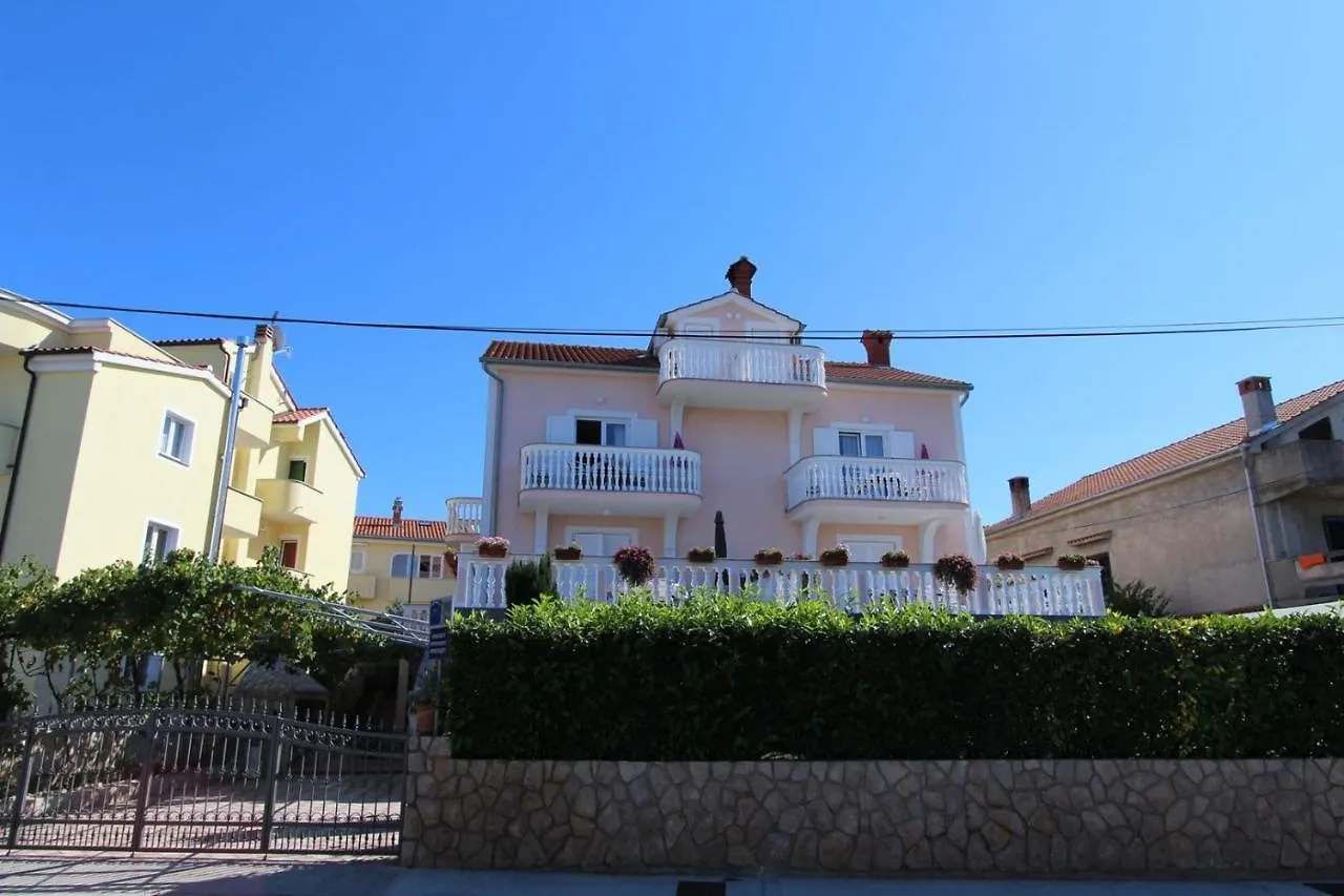Guest house Apartments Ravlic Malinska Croatia