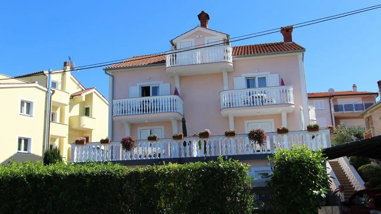 Apartments Ravlic Malinska 0*,