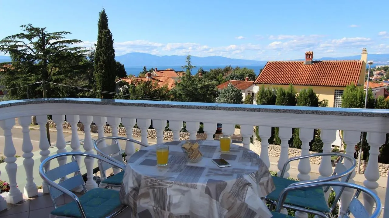 Apartments Ravlic Malinska Guest house