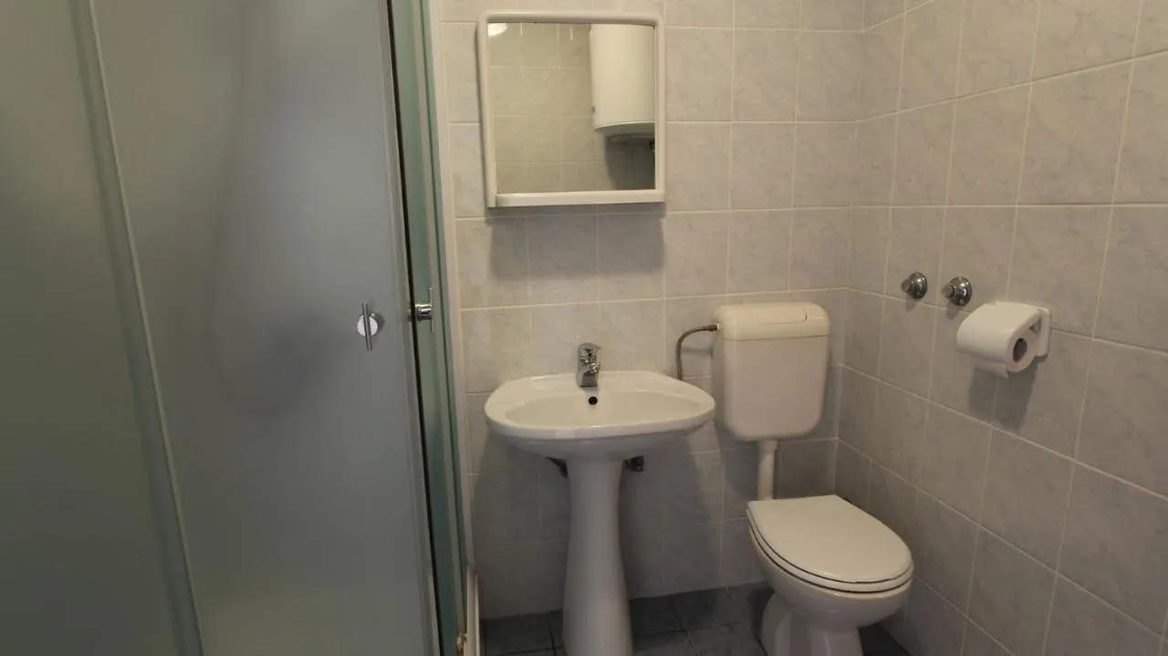 Guest house Apartments Ravlic Malinska Croatia