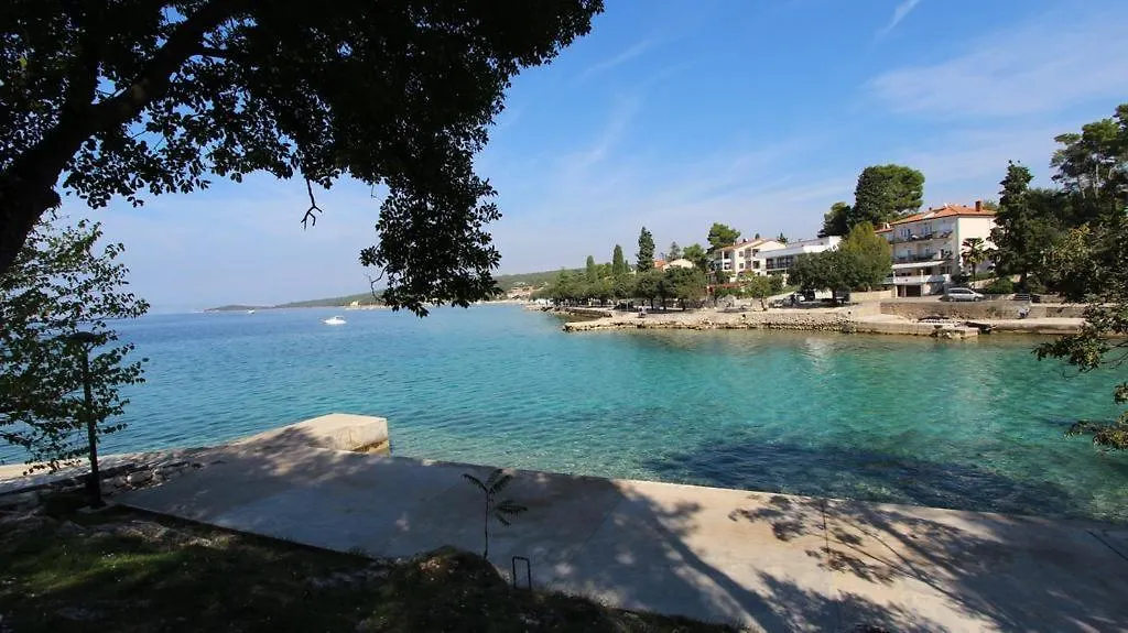 Guest house Apartments Ravlic Malinska