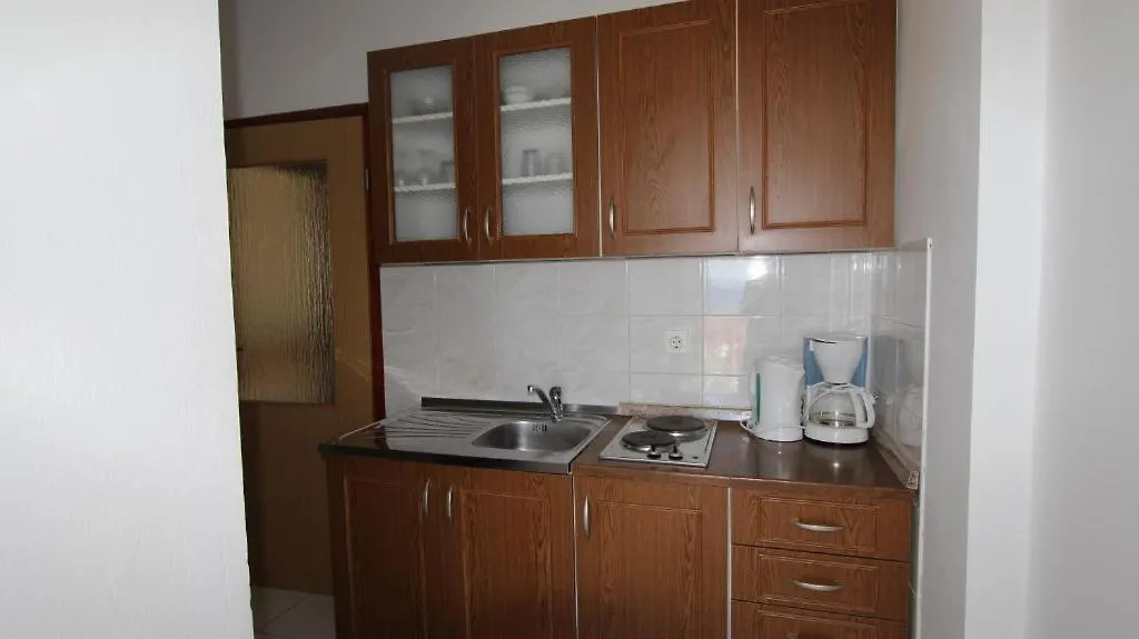 Guest house Apartments Ravlic Malinska