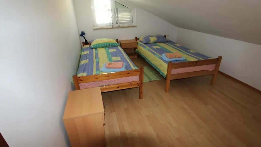 Guest house Apartments Ravlic Malinska