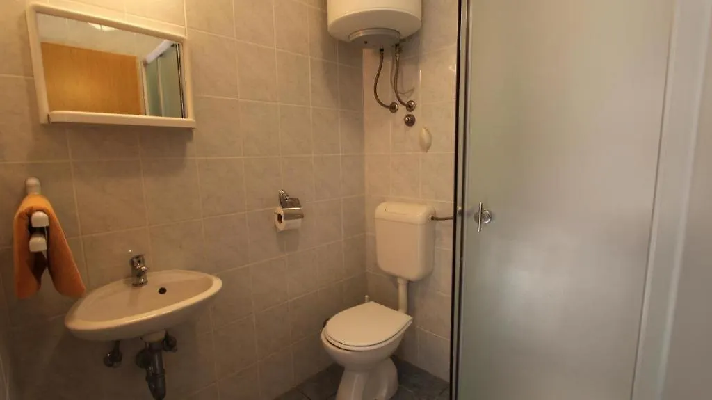 Guest house Apartments Ravlic Malinska