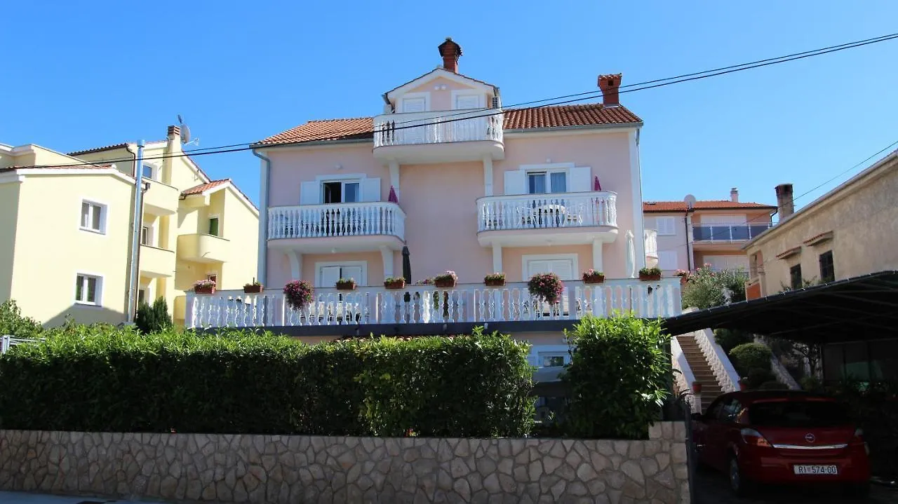 Apartments Ravlic Malinska Guest house